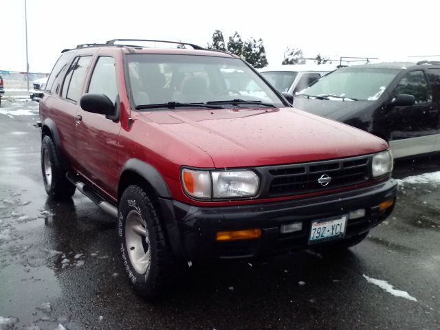 Nissan Pathfinder 1996 photo 1