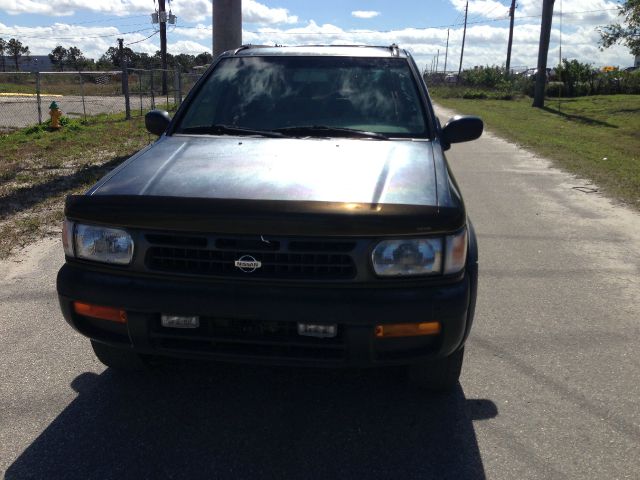 Nissan Pathfinder 1996 photo 1