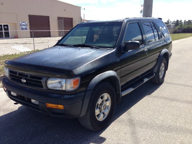 Nissan Pathfinder 1996 photo 2