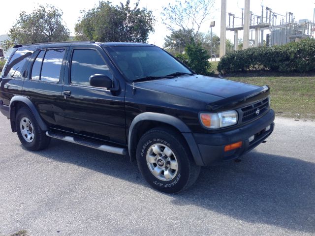 Nissan Pathfinder 1996 photo 4