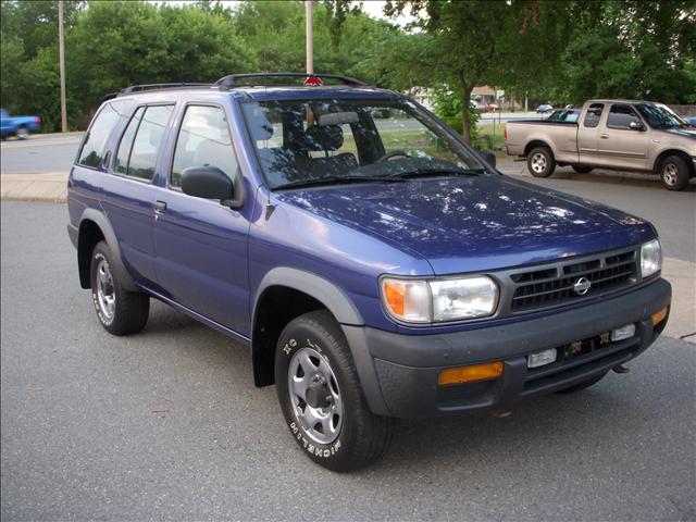 Nissan Pathfinder 1996 photo 1