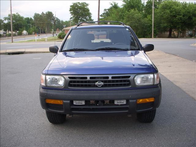 Nissan Pathfinder 1996 photo 2