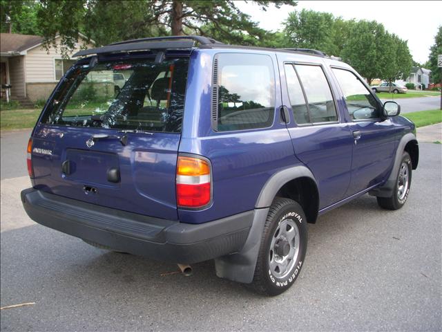 Nissan Pathfinder 1996 photo 3