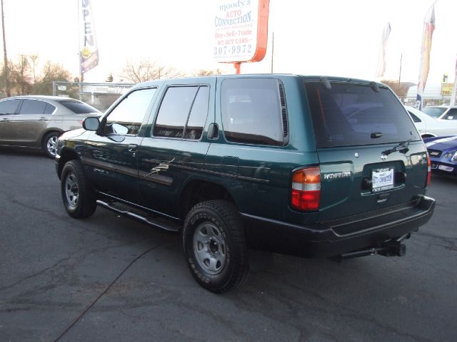 Nissan Pathfinder 1996 photo 2