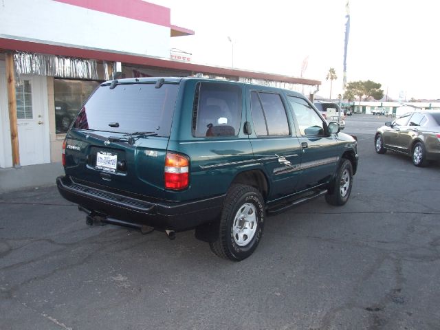 Nissan Pathfinder 1996 photo 4