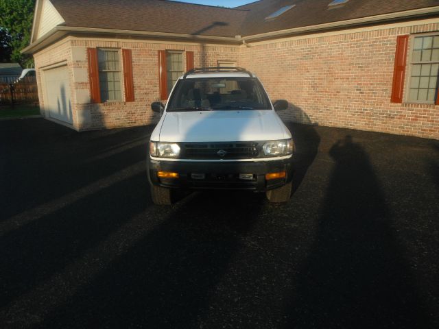 Nissan Pathfinder 1996 photo 1