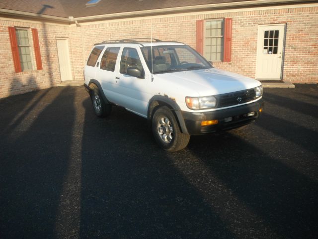 Nissan Pathfinder 1996 photo 2
