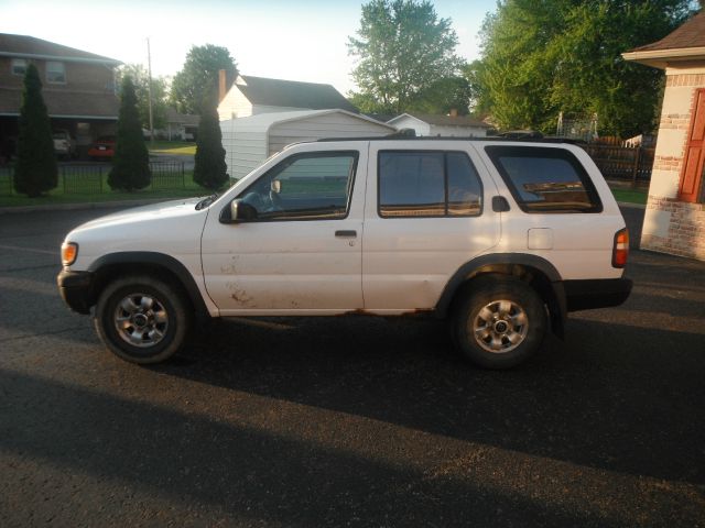 Nissan Pathfinder 1996 photo 4