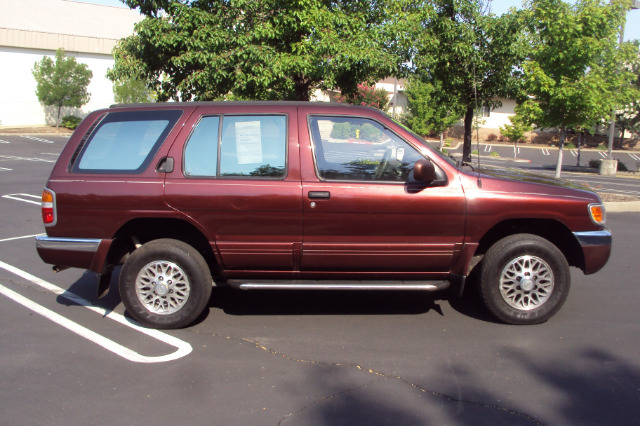 Nissan Pathfinder 1997 photo 0