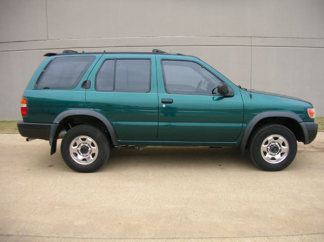 Nissan Pathfinder 1997 photo 1