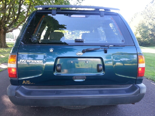Nissan Pathfinder 1997 photo 1