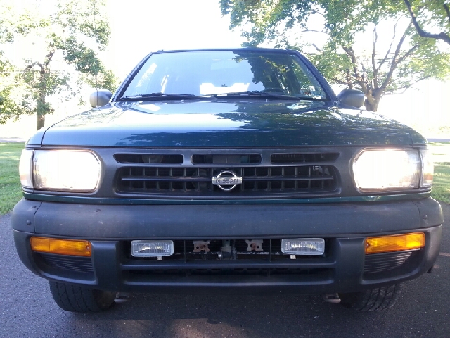 Nissan Pathfinder 1997 photo 2