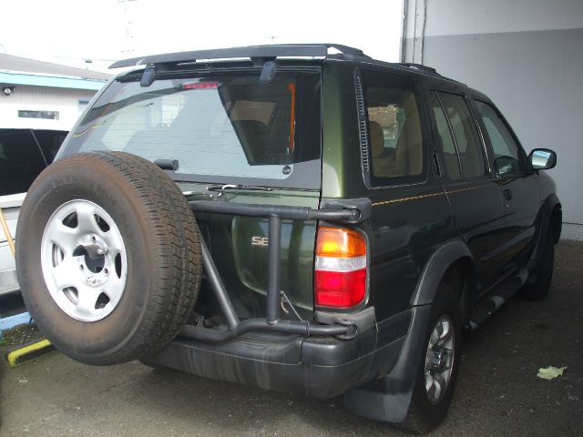 Nissan Pathfinder 1997 photo 2
