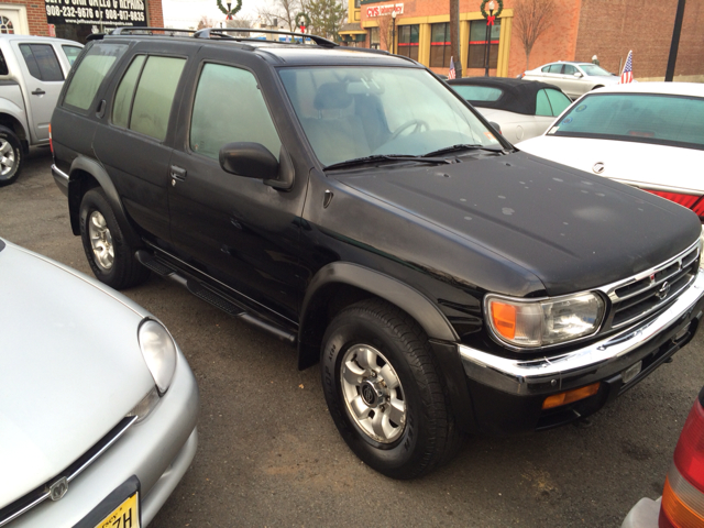 Nissan Pathfinder 1997 photo 1