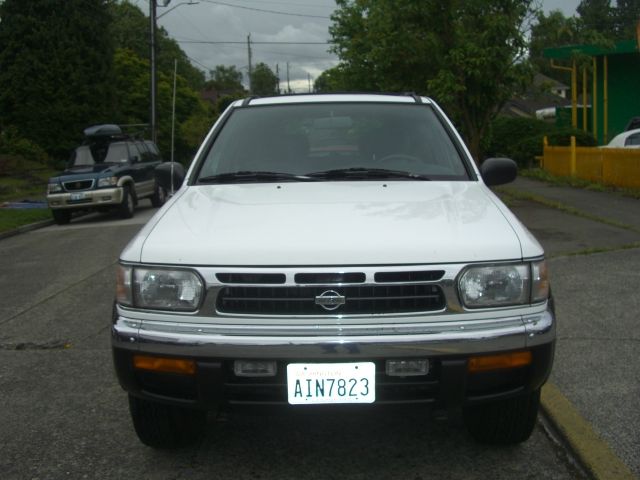 Nissan Pathfinder 1997 photo 1