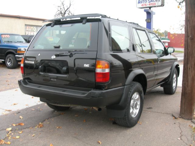Nissan Pathfinder 1997 photo 1