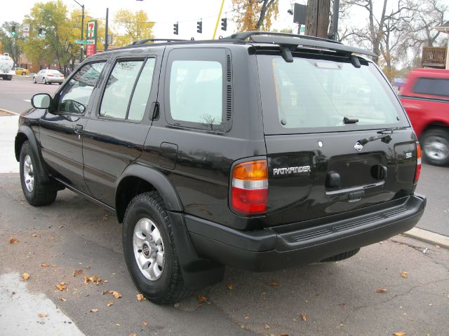 Nissan Pathfinder 1997 photo 2