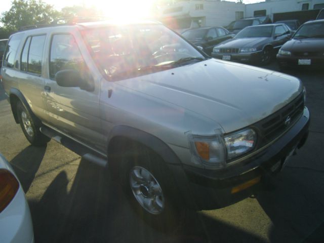 Nissan Pathfinder 1997 photo 1