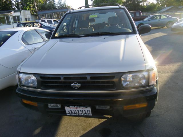 Nissan Pathfinder 1997 photo 2