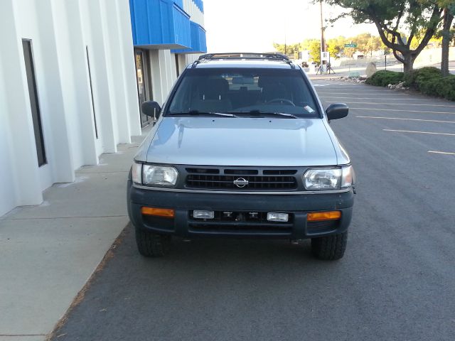 Nissan Pathfinder 1998 photo 1