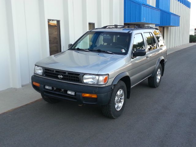 Nissan Pathfinder 1998 photo 2