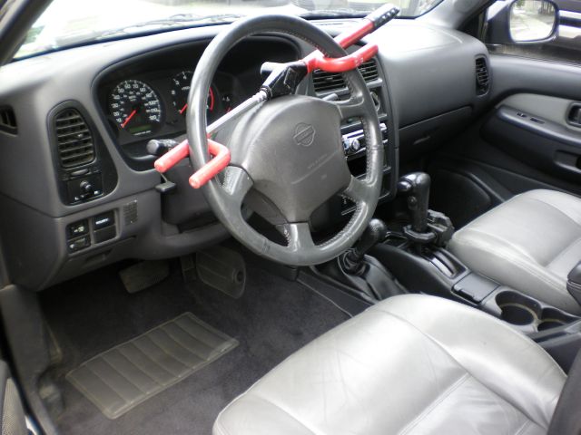 Nissan Pathfinder 1998 photo 1