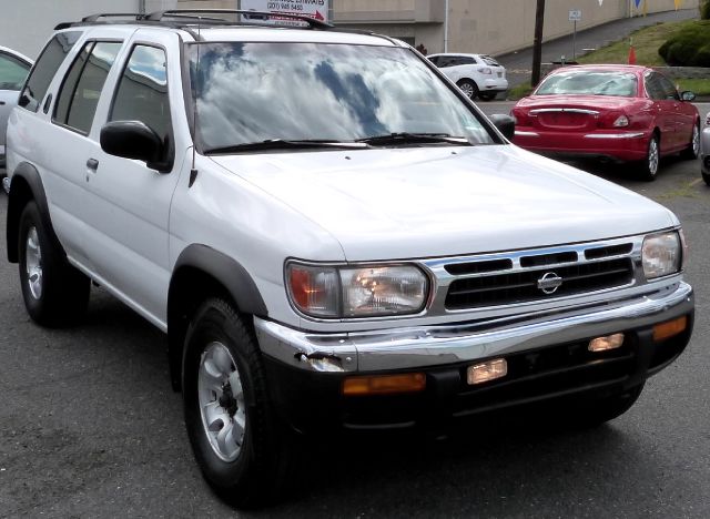 Nissan Pathfinder 1998 photo 1