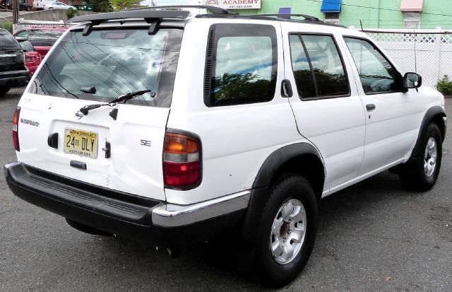 Nissan Pathfinder 1998 photo 2