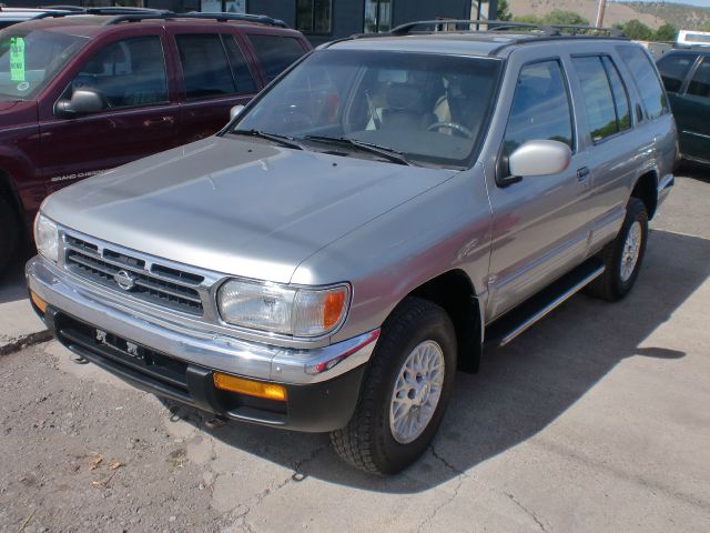 Nissan Pathfinder 1998 photo 1