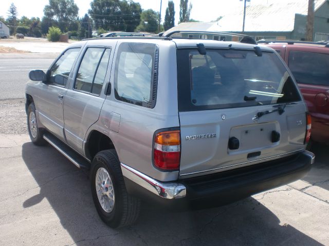 Nissan Pathfinder 1998 photo 3