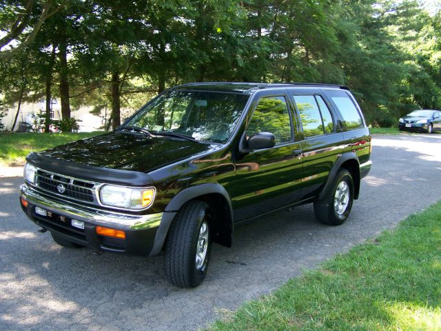 Nissan Pathfinder 1998 photo 2