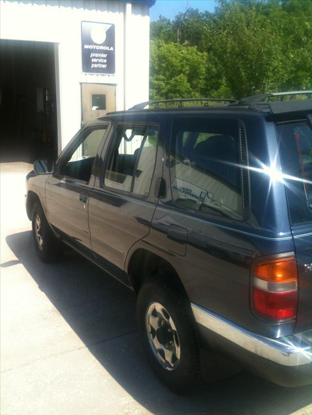 Nissan Pathfinder 1998 photo 1