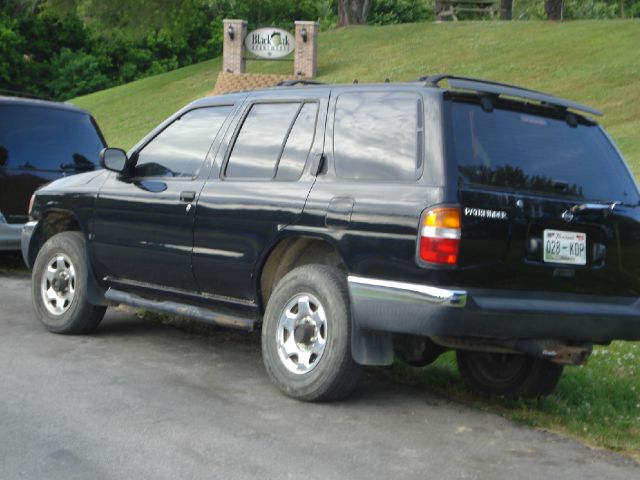 Nissan Pathfinder 1998 photo 1