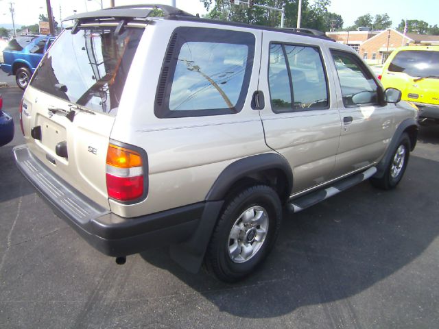 Nissan Pathfinder 1998 photo 1