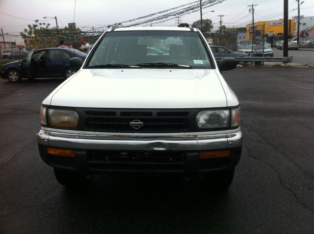 Nissan Pathfinder 1998 photo 1