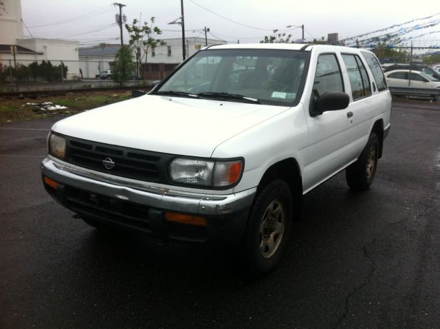 Nissan Pathfinder 1998 photo 2