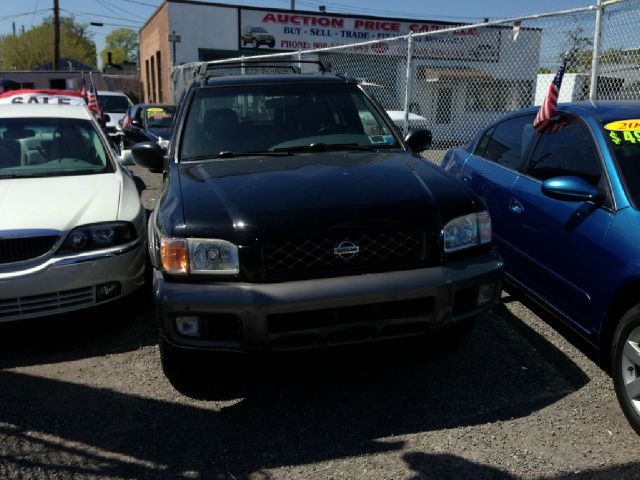 Nissan Pathfinder 1999 photo 1