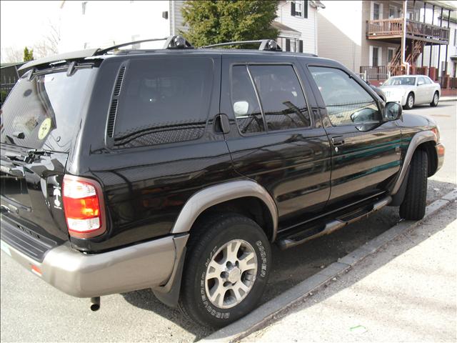 Nissan Pathfinder 1999 photo 1