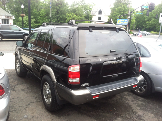 Nissan Pathfinder EXT CAB Z-71 SUV