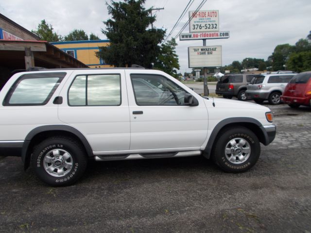 Nissan Pathfinder 1999 photo 1