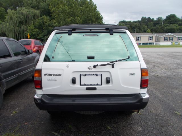 Nissan Pathfinder 1999 photo 2