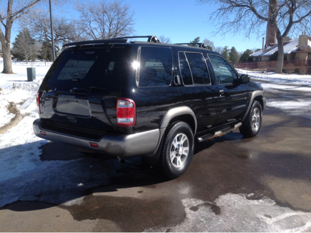 Nissan Pathfinder 1999 photo 1