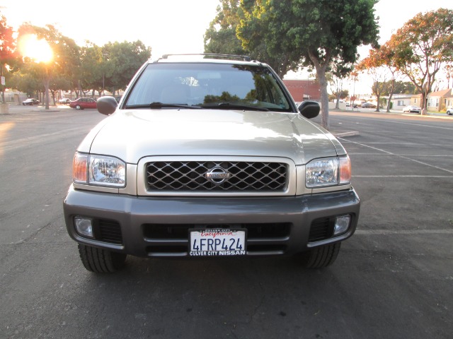 Nissan Pathfinder 1999 photo 2