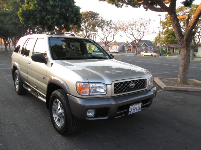 Nissan Pathfinder 1999 photo 3