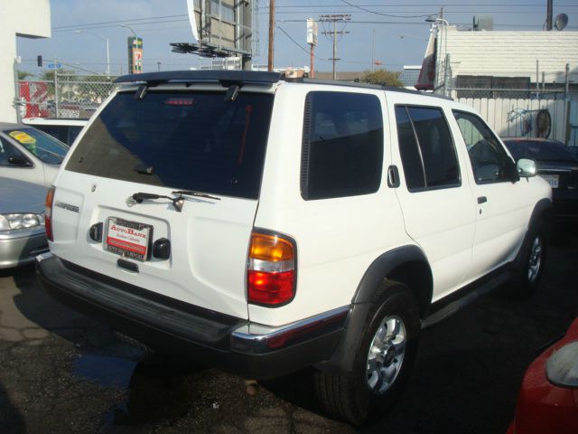 Nissan Pathfinder 1999 photo 1