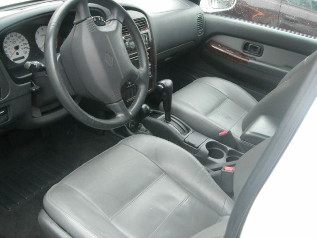 Nissan Pathfinder 2000 photo 3