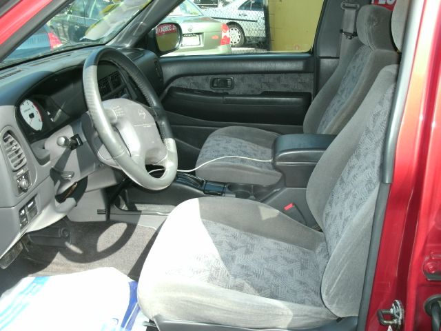 Nissan Pathfinder 2000 photo 0