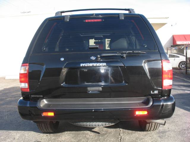 Nissan Pathfinder 2000 photo 2
