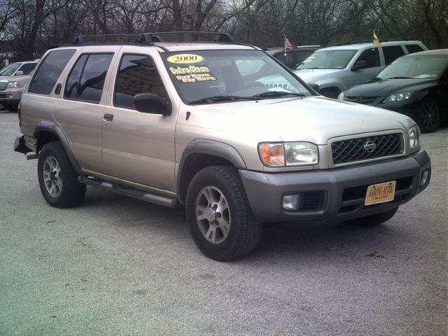 Nissan Pathfinder 2000 photo 1