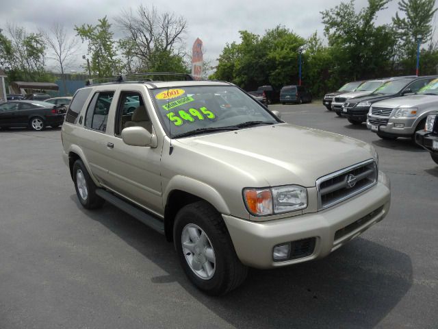Nissan Pathfinder 2001 photo 1